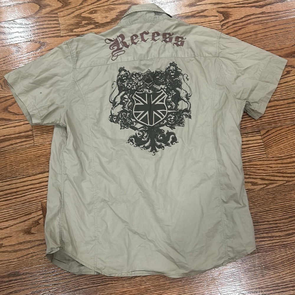 T shirt size L men Recess like new